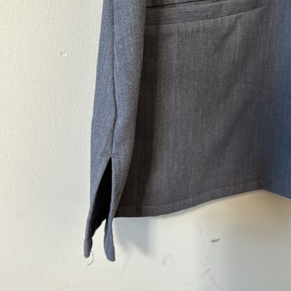 FIGS Scrub Casma Three-Pocket Scrub Top Graphite Size Large - Picture 7 of 11